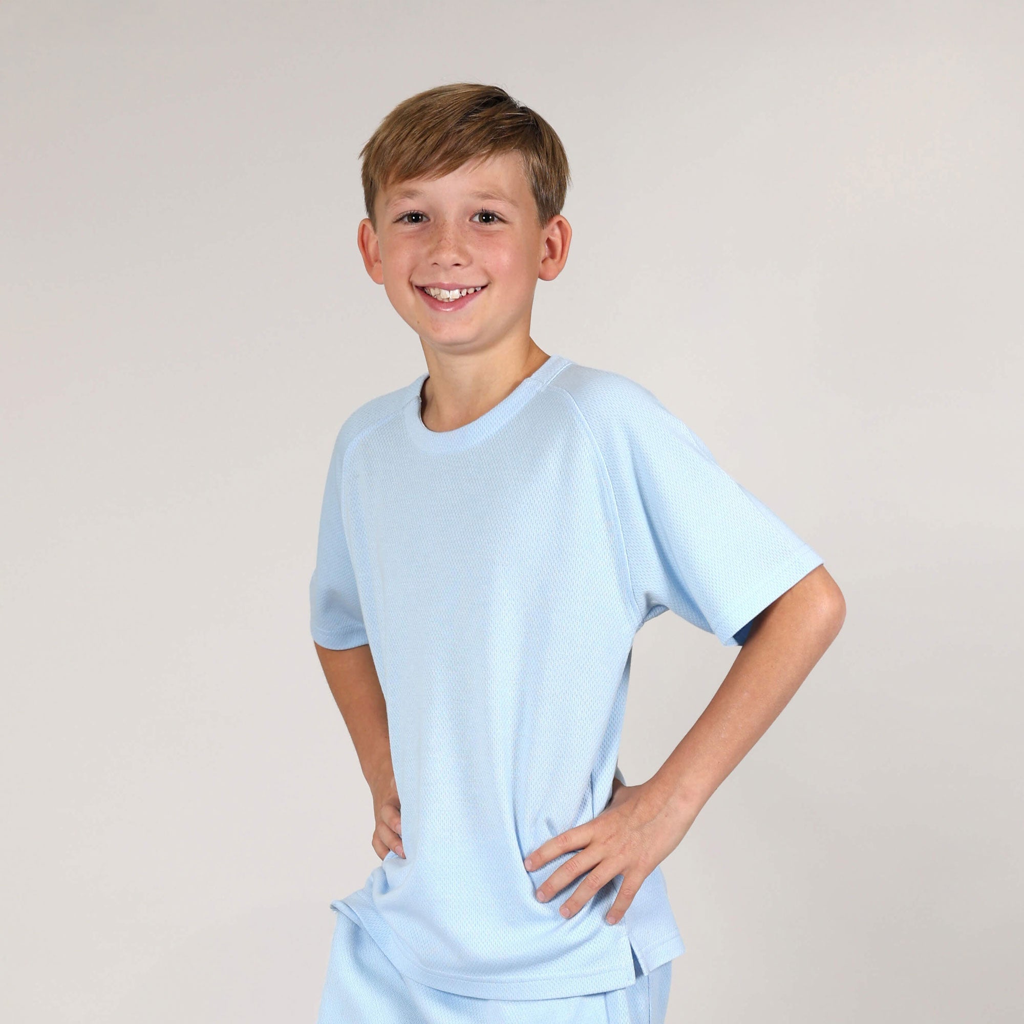 boy wearing Svante meshflex natural tencel sports t-shirts 